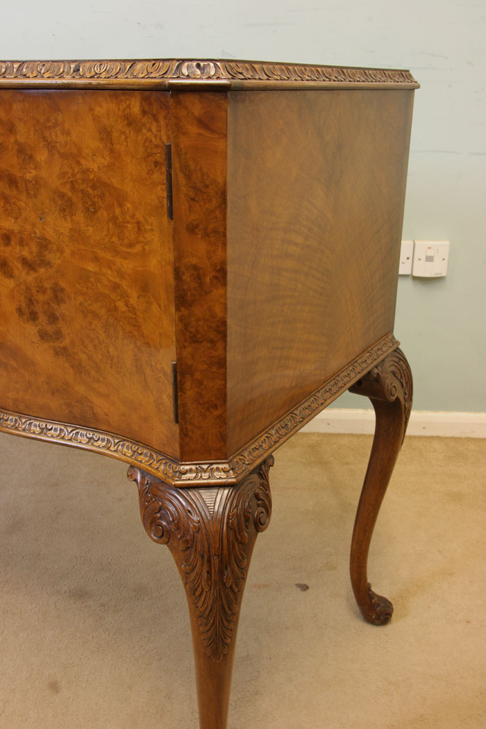11054r5 Queen Anne Style Antique Burr Walnut Sideboard, Burr Walnut Serpentine Queen Anne Style Shaped Front Sideboard