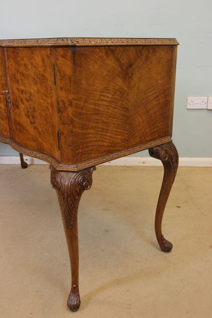11054r7 Antique Burr Walnut Sideboard, Burr Walnut Serpentine Queen Anne Style Shaped Front Sideboard