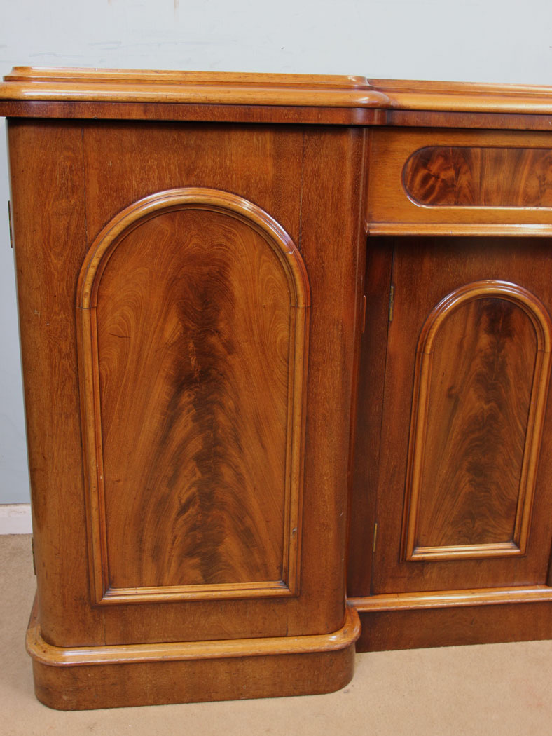 11057r10 Antique 19th Century Mahogany Sideboard Base, Antique Victorian Mahogany Breakfront Sideboard Dresser Base.