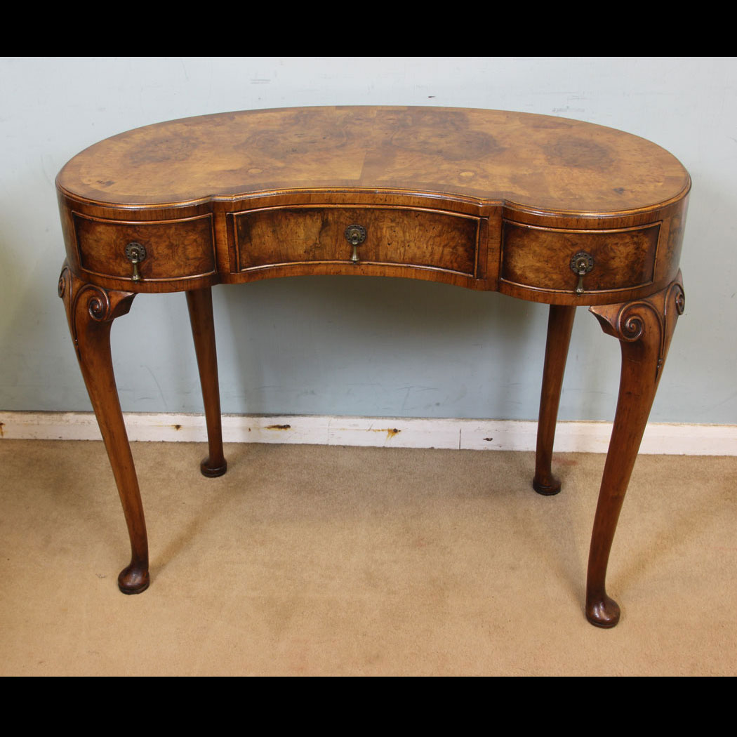 11058r01 Antique Burr Walnut Side Table, Antique Shaped Burr Walnut Side Table