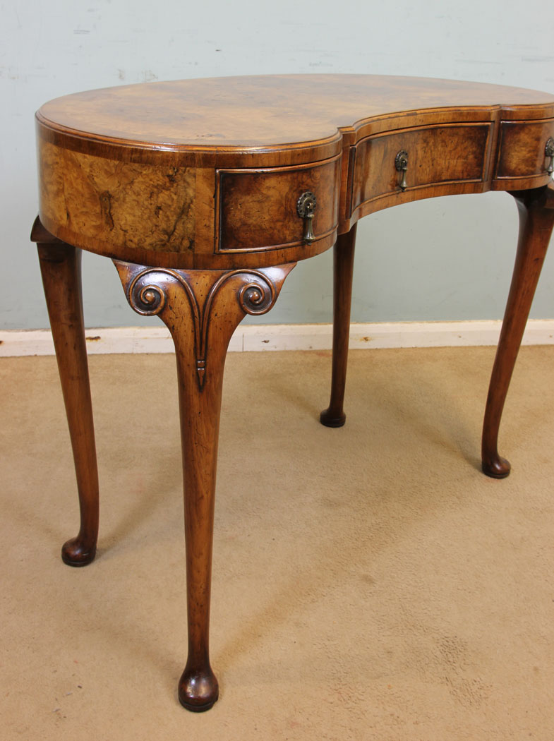 11058r4 Antique Burr Walnut Centre Table, Antique Shaped Burr Walnut Side Table