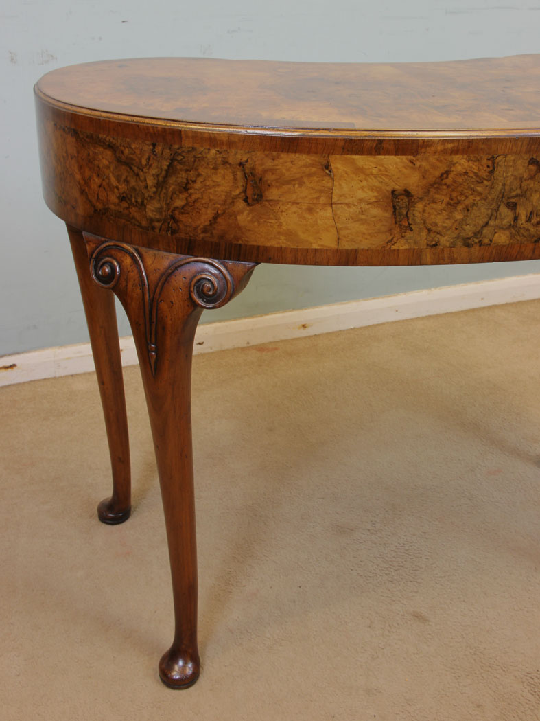 11058r8 Antique Burr Walnut Side Table, Antique Shaped Burr Walnut Side Table