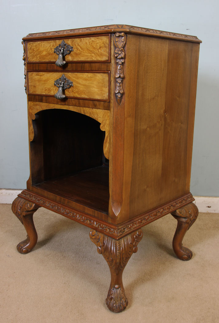 11060r6 Pair Antique Walnut Bedside Queen Anne Style Tables, Pair Burr Walnut Bedside Cabinets