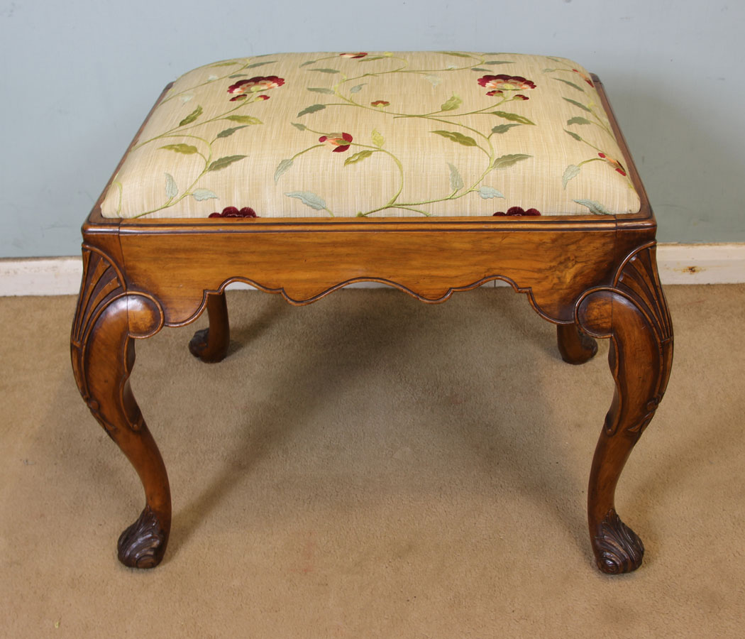 11063r5 Quality Antique Walnut Stool, Antique Queen Anne Style Walnut Dressing Table Stool