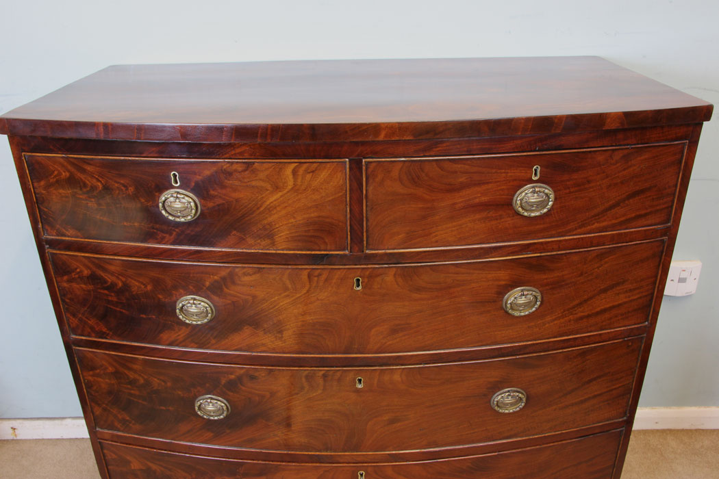11065r3 Antique Bow Fronted Chest of Drawers, Antique Victorian Mahogany Bow Fronted Chest of Drawers.