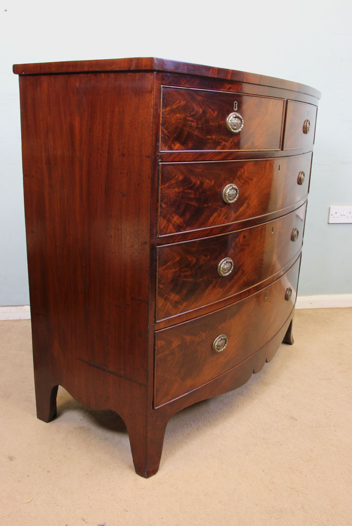 11065r7 19th Century Bow Front Chest of Drawers, Antique Victorian Mahogany Bow Fronted Chest of Drawers.