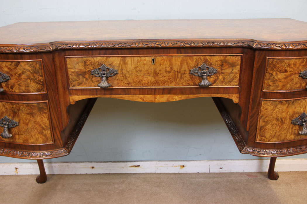 11073r12 Burr Walnut Writing Side Table / Dressing Table