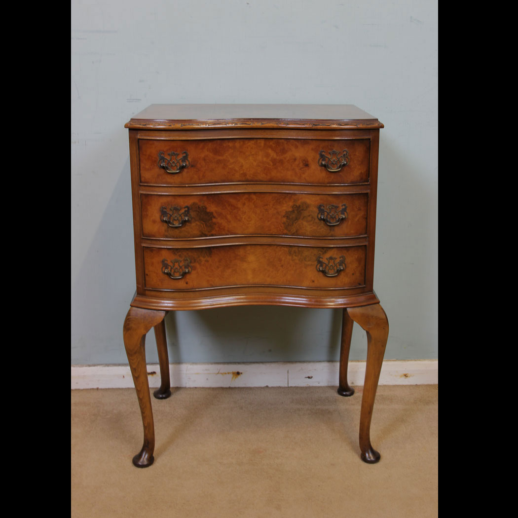 11077r01 Small Shaped Figured Walnut Chest of Drawers.