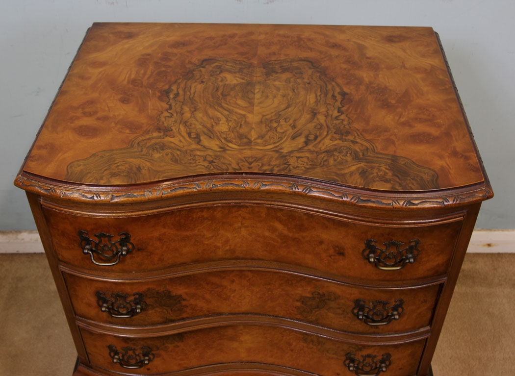 11077r6 Antique Small Burr Walnut Chest Drawers, Small Shaped Figured Walnut Chest of Drawers.