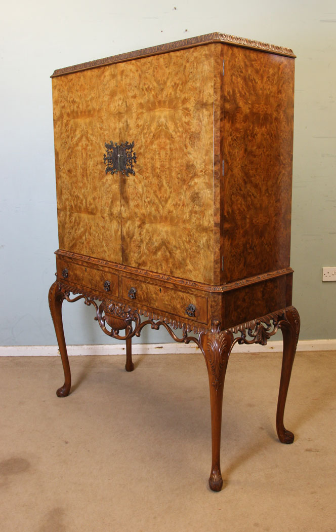 Antique Burr Walnut Cocktail Drinks Cabinet, London, Antique Burr Walnut Cocktail Drinks Cabinet