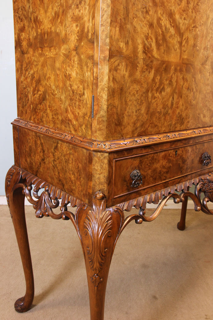Antique Burr Walnut Drinks Cabinet, London, Antique Burr Walnut Cocktail Drinks Cabinet