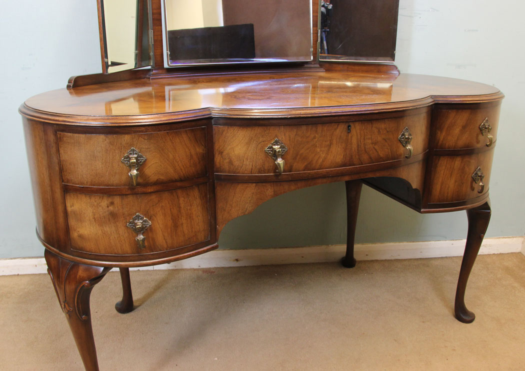 Antique Walnut Dressing Table, London, Antique Walnut Triple Mirror Dressing Table