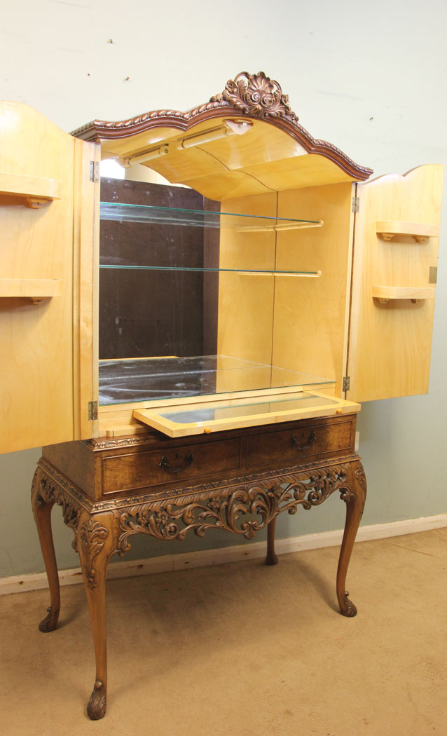 11108r20 Quality Antique Burr Walnut Cocktail Drinks Cabinet.