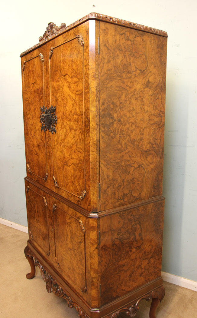 Antique Burr Walnut Cocktail Drinks Cabinet, (8) Antique Burr Walnut Queen Anne Style Cocktail Drinks Cabinet