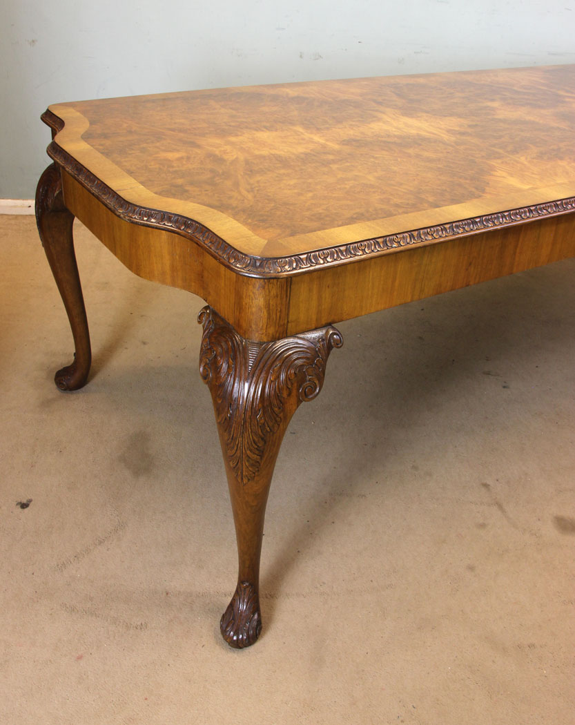 Antique Burr Walnut Eight Seater Dining Table, London, Burr Walnut Queen Anne Style Dining Table