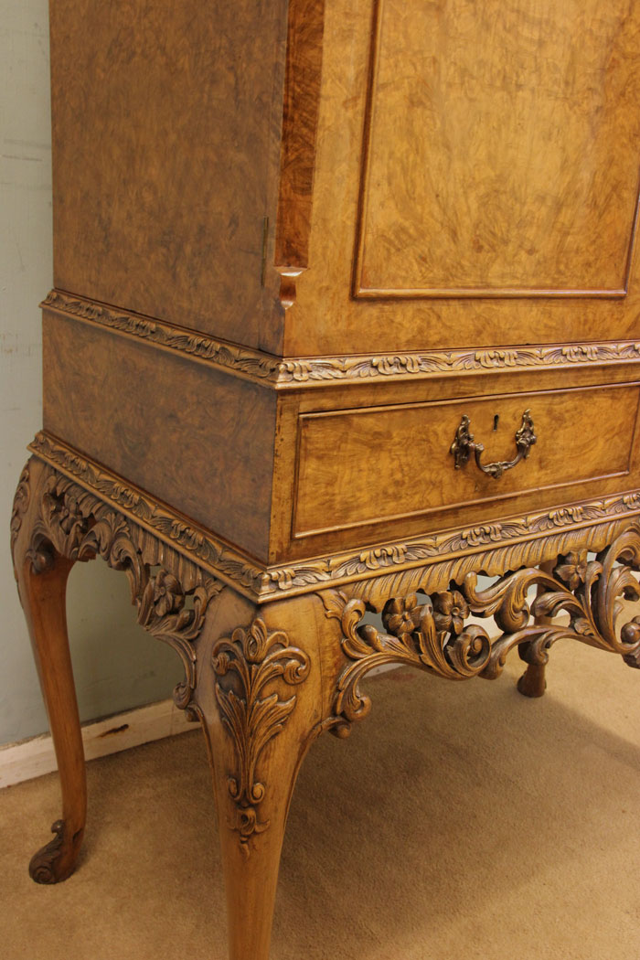 Antique Queen Anne Style Burr Walnut Drinks Cabinet, Quality Antique Burr Walnut Cocktail Drinks Cabinet.
