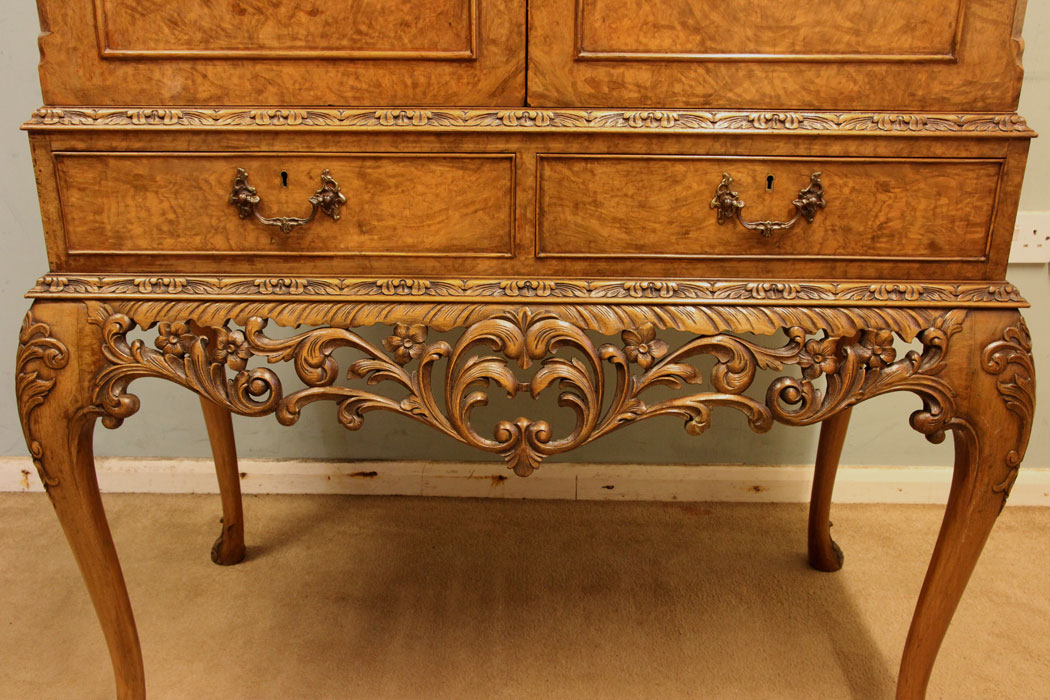 Antique Queen Anne Style Burr Walnut Drinks Cabinet, LincolnShire, Quality Antique Burr Walnut Cocktail Drinks Cabinet.