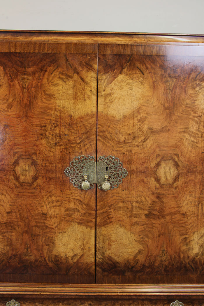 Antique Burr Walnut Cocktail Drinks Cabinet, Antique Burr Walnut Cocktail Drinks Cabinet