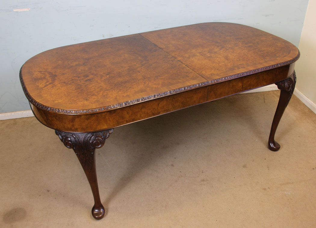 Antique Burr Walnut Dining Table, Qeen Anne Style, Antique Burr Walnut Extending Dining Table.