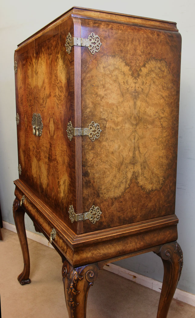 Antique Drinks Cabinet, London, Antique Burr Walnut Cocktail Drinks Cabinet