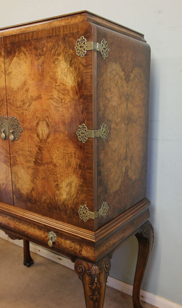 Antique Walnut Cocktail Drinks Cabinet,