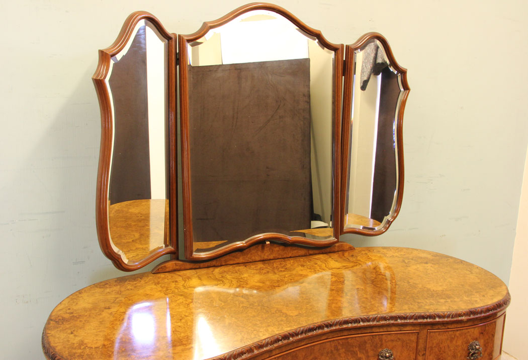 Antique Burr Walnut Dressing Table London, Antique Burr Walnut Triple Mirror Dressing Table.