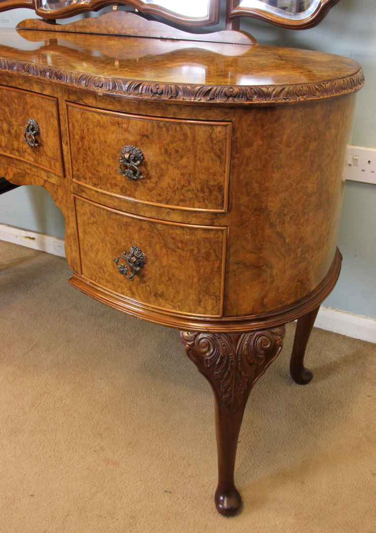 Antique Walnut Dressing Table, London, Antique Burr Walnut Triple Mirror Dressing Table.