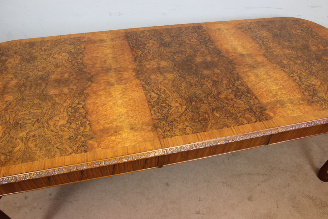 Queen Anne Style Burr Walnut Dining Table London, Antique Burr Walnut Queen Anne Style Extending Dining Table.