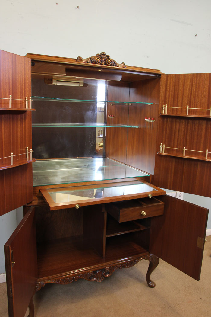 Vintage Burr Walnut Antique Drinks Cabinet, London, . Antique Burr Walnut Queen Anne Style Cocktail Drinks Cabinet.