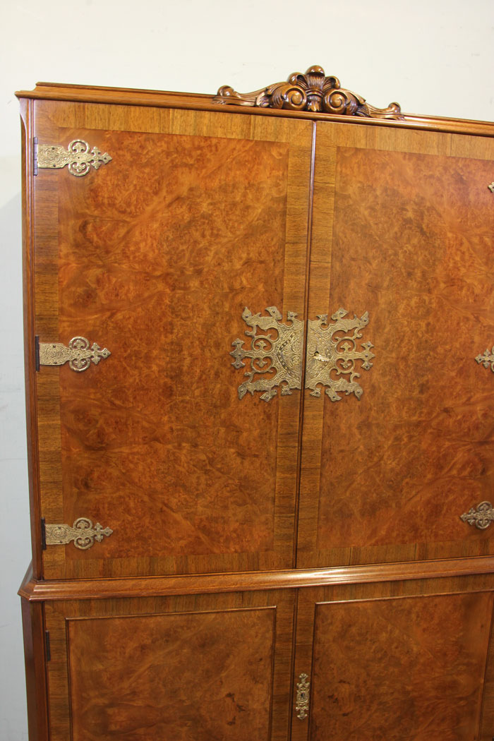 Vintage Walnut Antique Drinks Cabinet, London, Antique Burr Walnut Queen Anne Style Cocktail Drinks Cabinet.