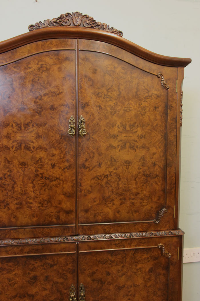 Vintage Queen Anne style Walnut Cocktail cabinet London, Burr Walnut Cocktail Cabinet