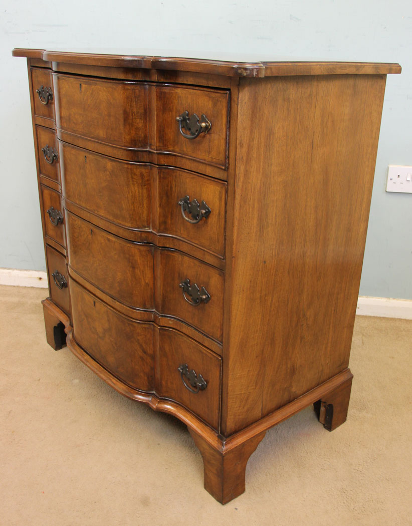 Antique Figured Walnut Chest of Drawers, London, Antique Walnut Shaped Front Chest of Drawers