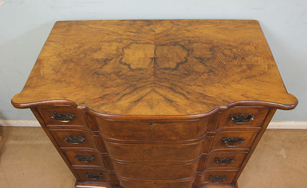 Antique Walnut Chest of Drawers, London, Antique Walnut Shaped Front Chest of Drawers