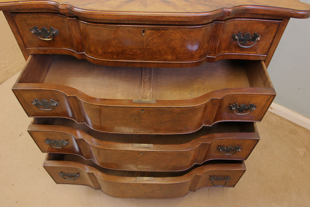 Antique Walnut Shaped Chest Drawers, Antique Walnut Shaped Front Chest of Drawers