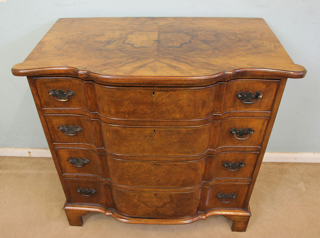 Quality Antique Walnut Chest Drawers, Antique Walnut Shaped Front Chest of Drawers