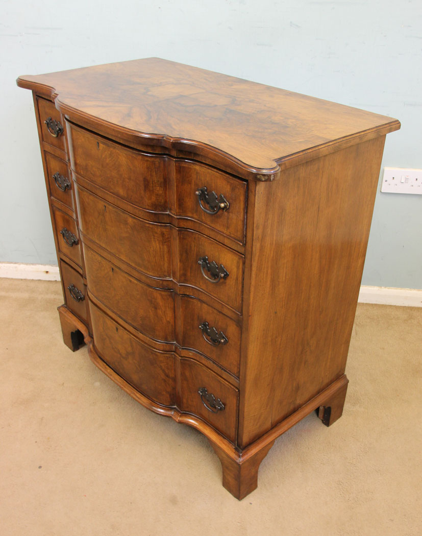 Quality Antique Walnut Chest Drawers, London, Antique Walnut Shaped Front Chest of Drawers