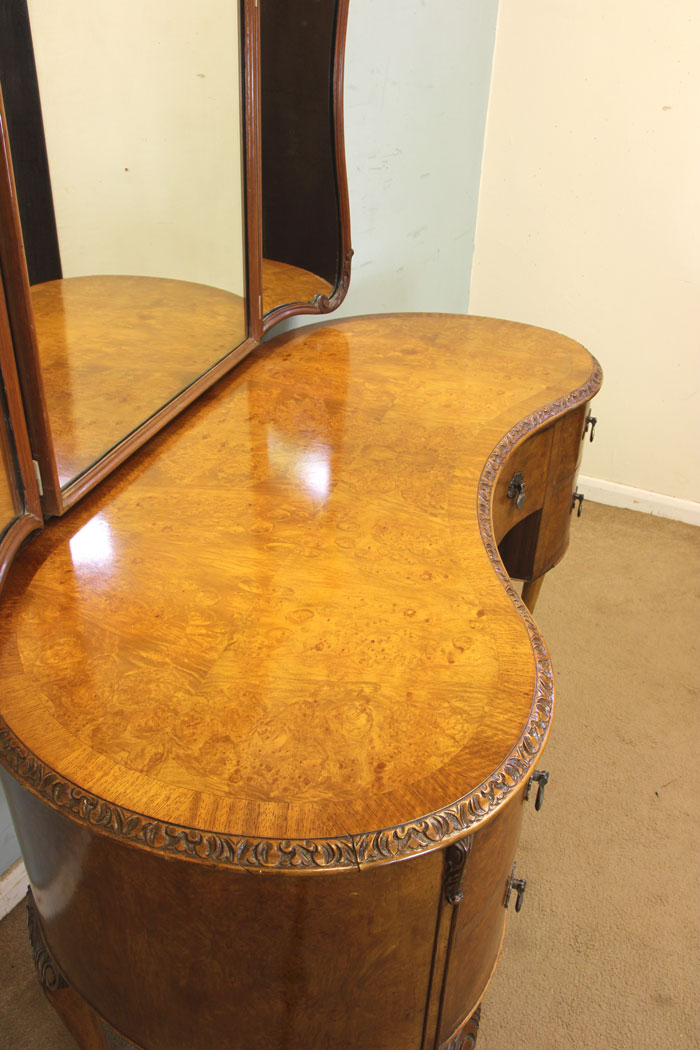 Queen Anne Style Antique Walnut Dressing Table, Triple Mirrors, Antique Burr Walnut Triple Mirror Dressing Table