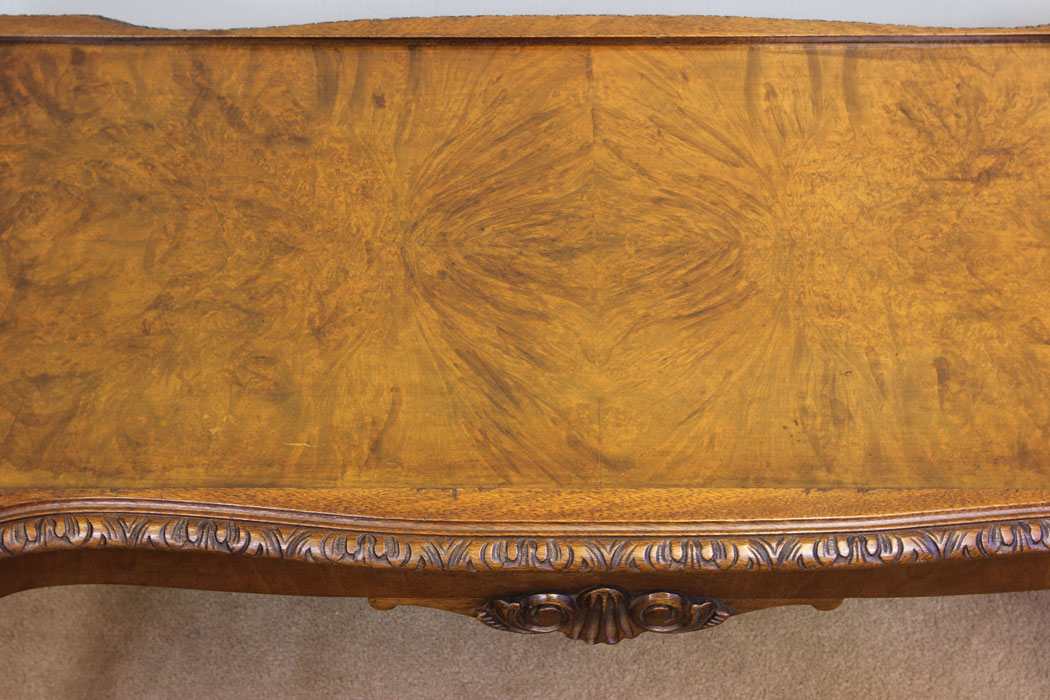 Antique Burr Walnut Coffee Table, London, Burr Walnut Queen Anne Style Shaped Coffee Table