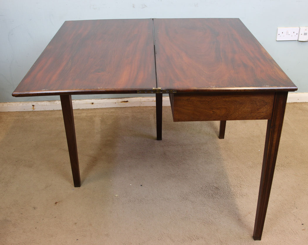 Antique Georgain Side Table, London, Antique Georgian Mahogany Side Table / Tea Table