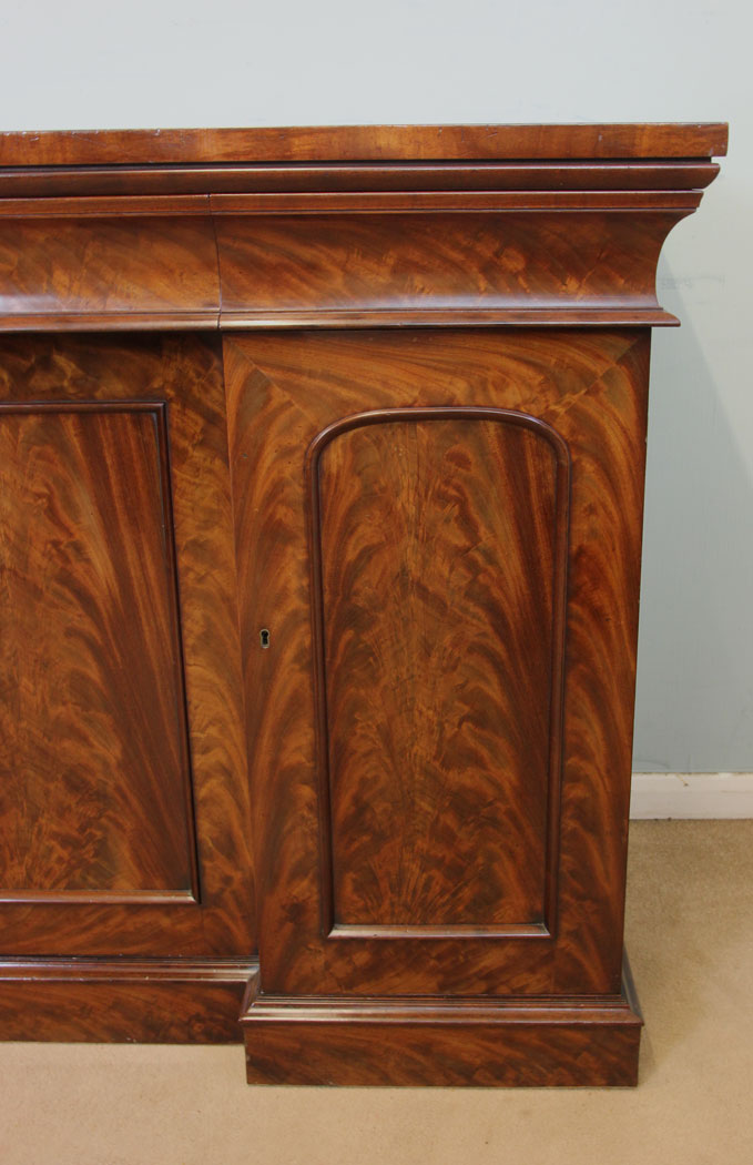 Quality Victorian Chiffonier Sideboard, Quality Victorian Mahogany Chiffonier Sideboard Base