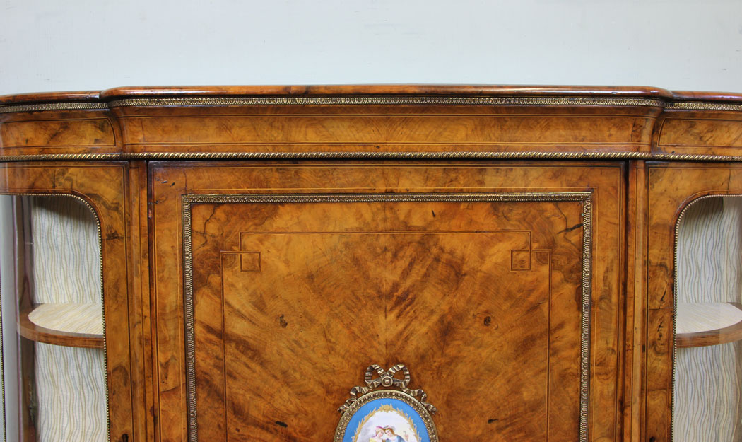 11213r8 Antique Victorian Walnut Credenza, Sideboard, Quality Victorian Burr Walnut Credenza Sideboard