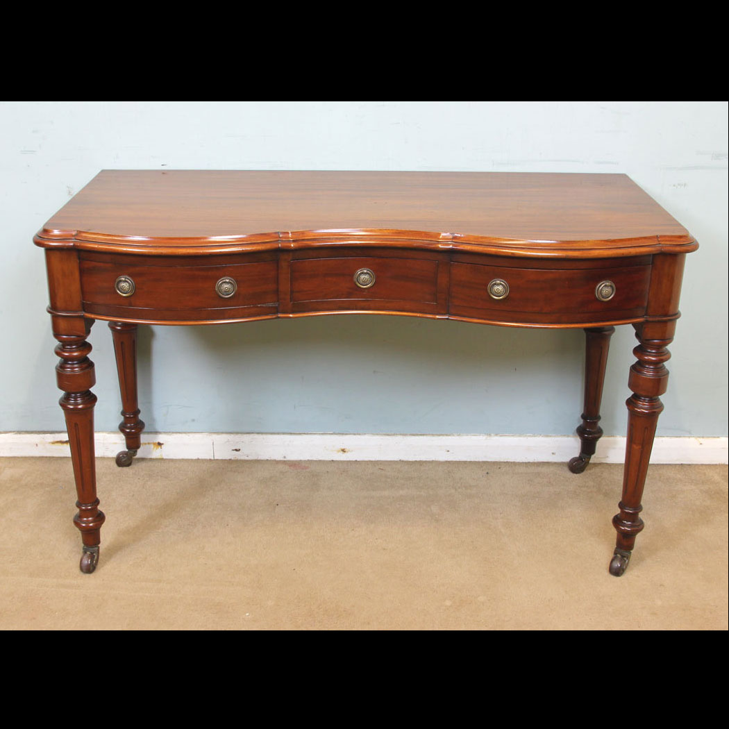 Antique Victorian Mahogany Shaped Side Table11218r01 Antique Victorian Mahogany Shaped Side Table