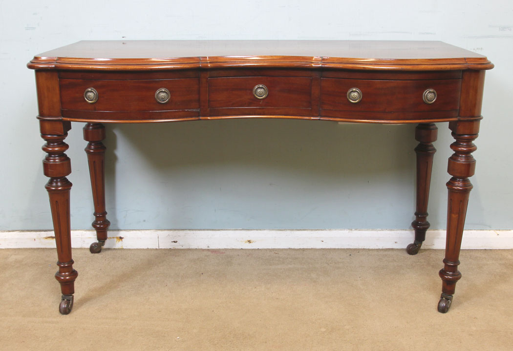 Antique Victorian Mahogany Shaped Side Table11218r3 Antique Victorian Mahogany Shaped Side Table