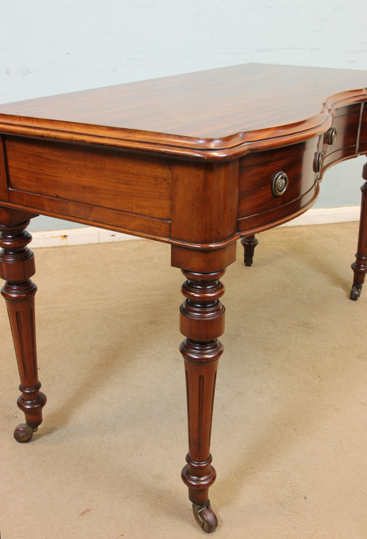 Antique Victorian Mahogany Shaped Side Table11218r5 Antique Victorian Mahogany Shaped Side Table