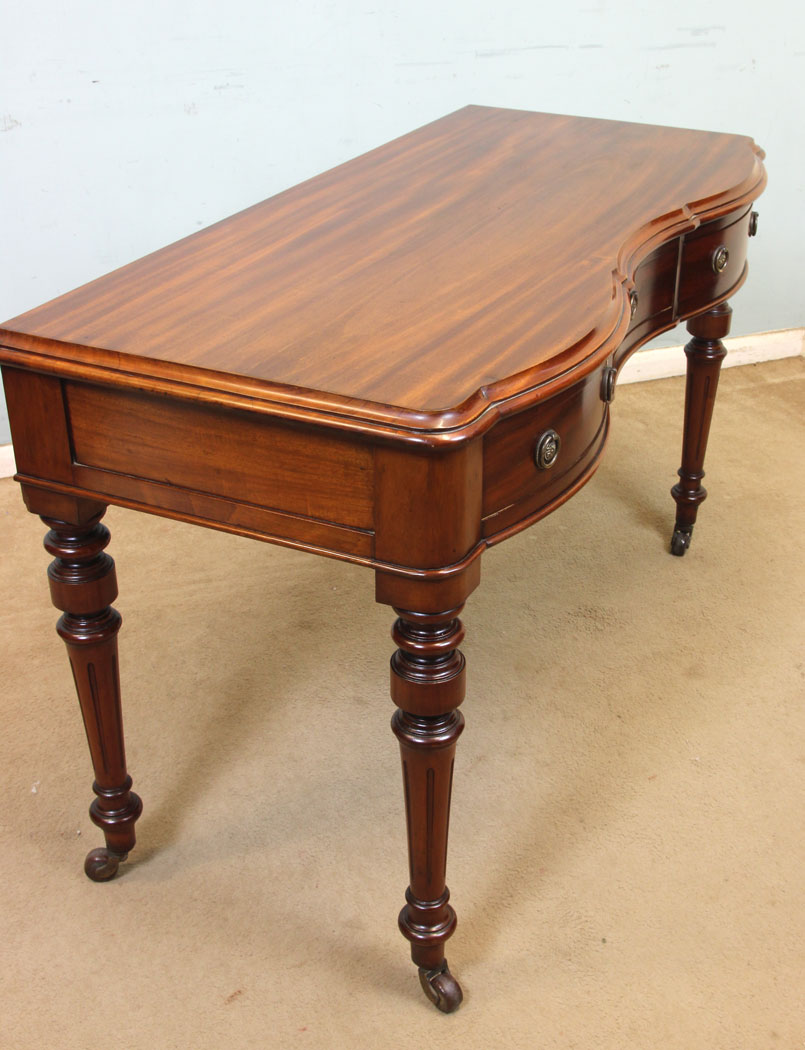 Antique Victorian Mahogany Shaped Side Table11218r6 Antique Victorian Mahogany Shaped Side Table
