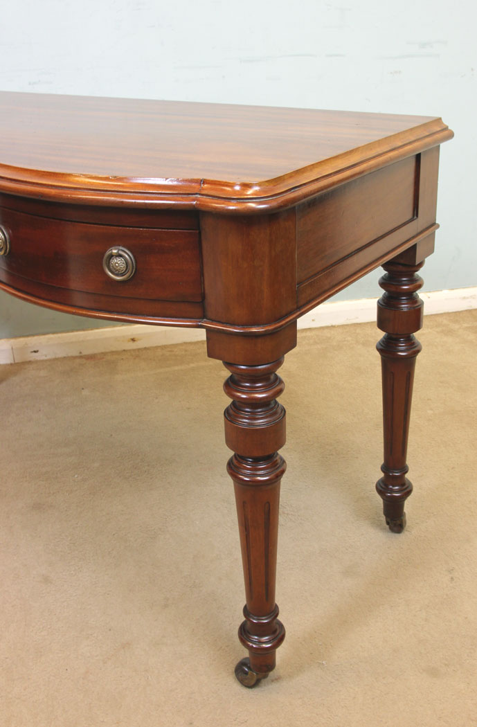 Antique Victorian Mahogany Shaped Side Table11218r7 Antique Victorian Mahogany Shaped Side Table