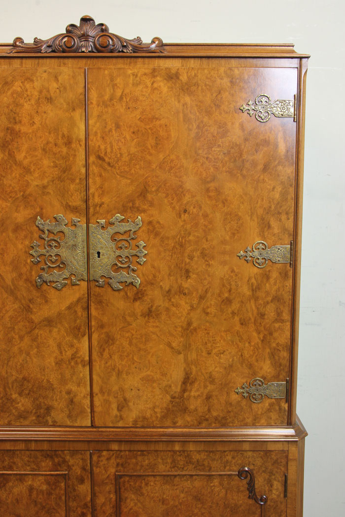 11253r10 Burr Walnut Cocktail Drinks Cabinet, Burr Walnut Queen Anne Style Cocktail Drinks Cabinet