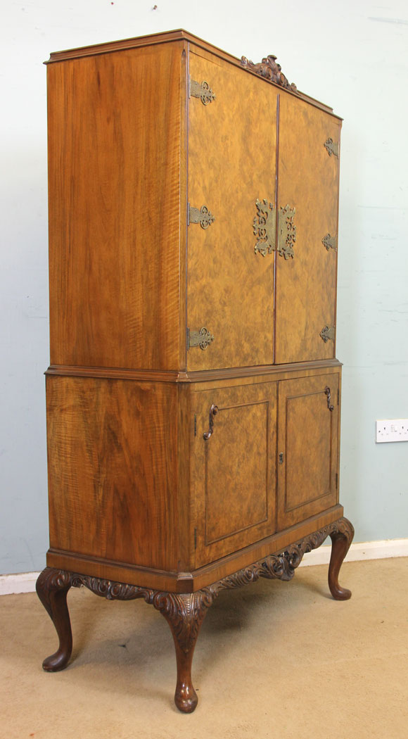 11253r3 Burr Walnut Cocktail Drinks Cabinet, Burr Walnut Queen Anne Style Cocktail Drinks Cabinet