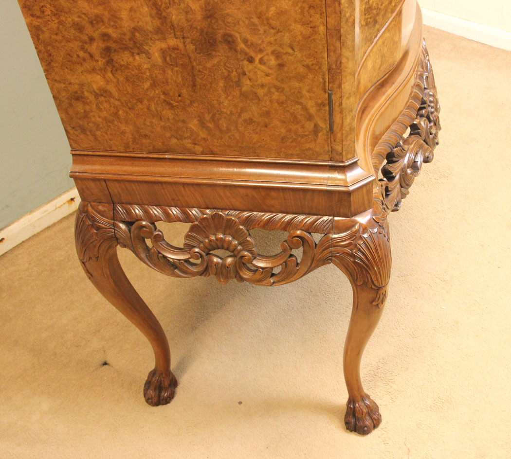 11267r11 Antique Burr Walnut Cocktail Drinks Cabinet, Antique Queen Anne Style Burr Walnut Cocktail Drinks Cabinet.