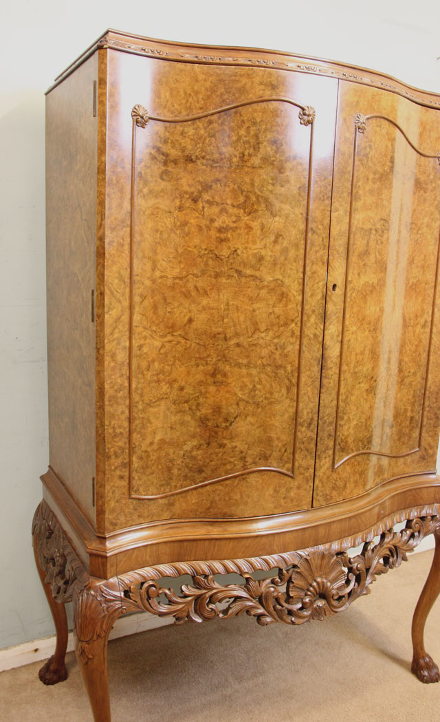11267r17 Antique Burr Walnut Cocktail Drinks Cabinet, Antique Queen Anne Style Burr Walnut Cocktail Drinks Cabinet.